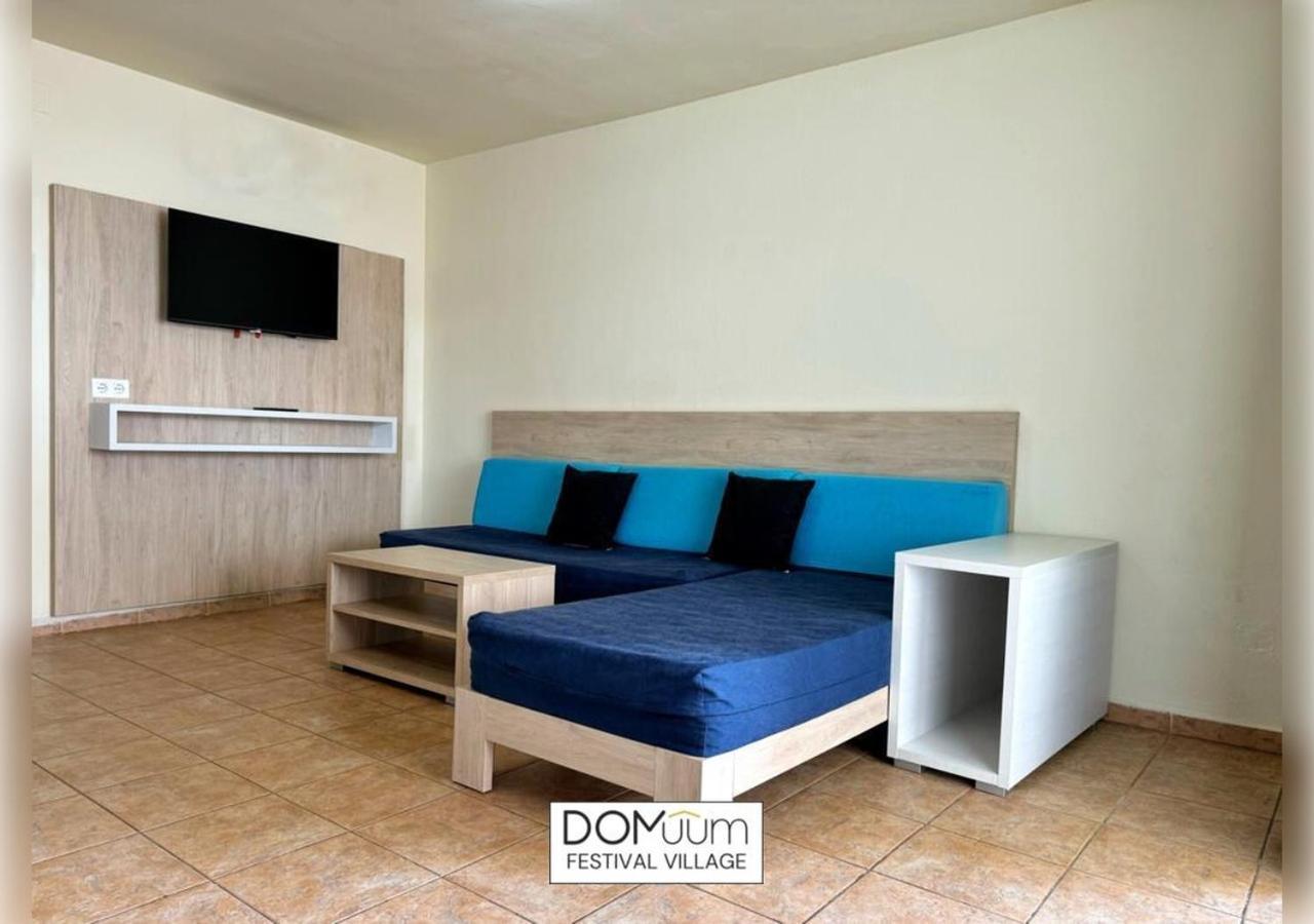Domuum Holidays - Festival Village Salou Esterno foto